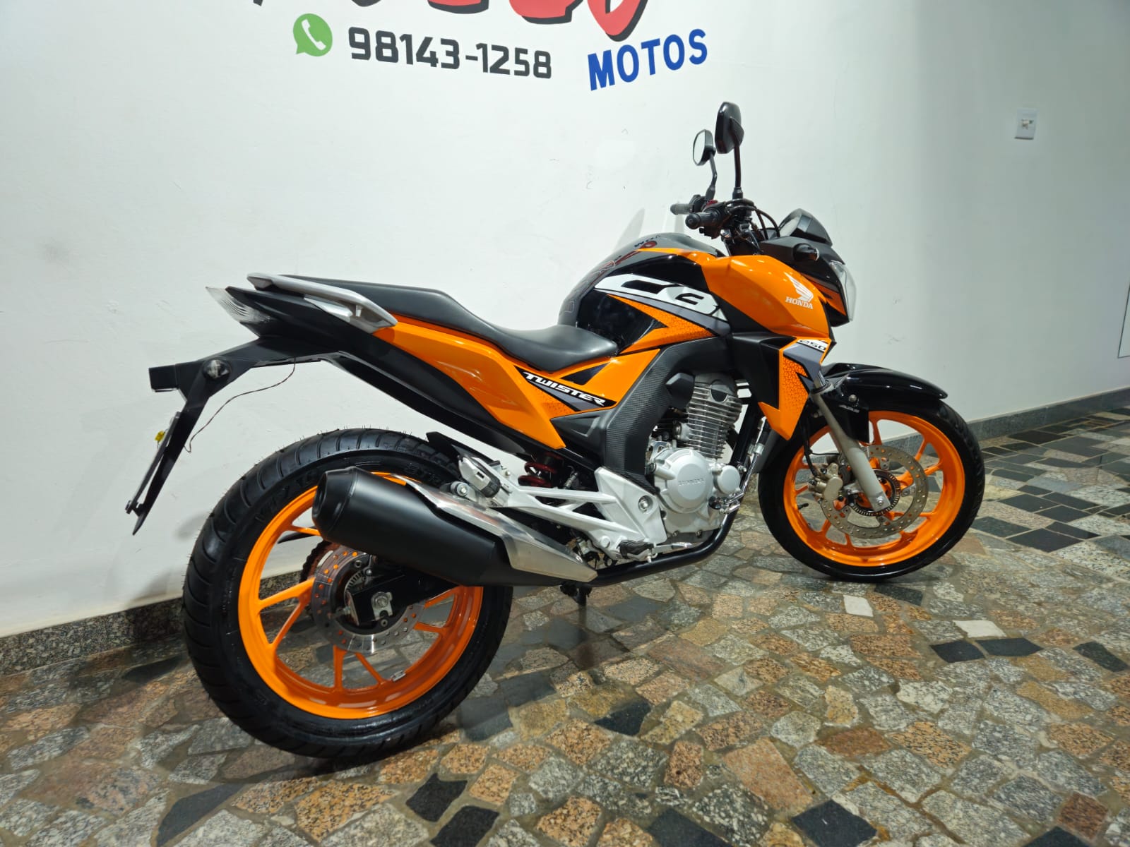 
								CB TWISTER ABS 2019 full									