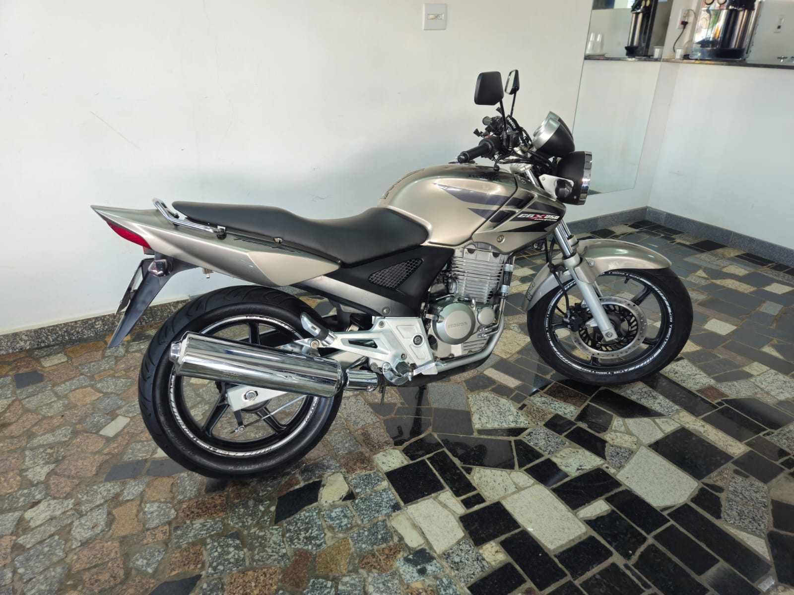 
								TWISTER 250 2008 full									