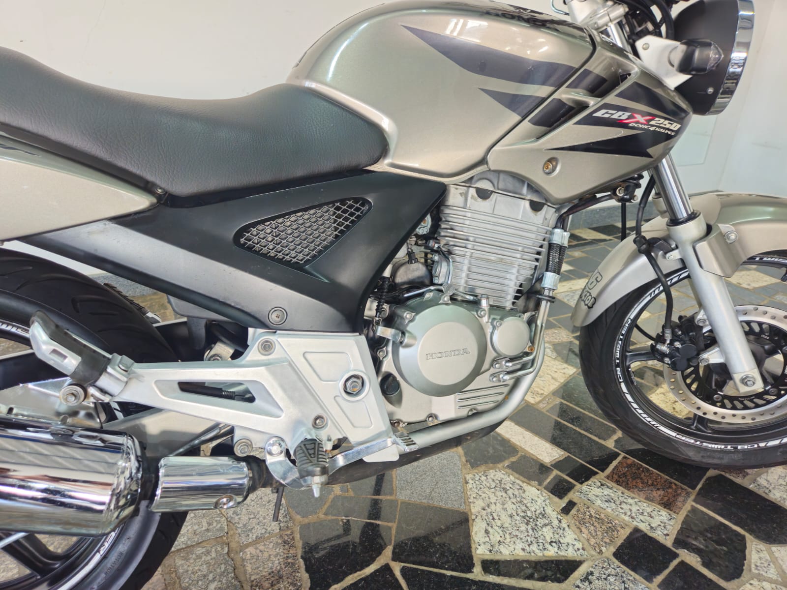 
								TWISTER 250 2008 full									