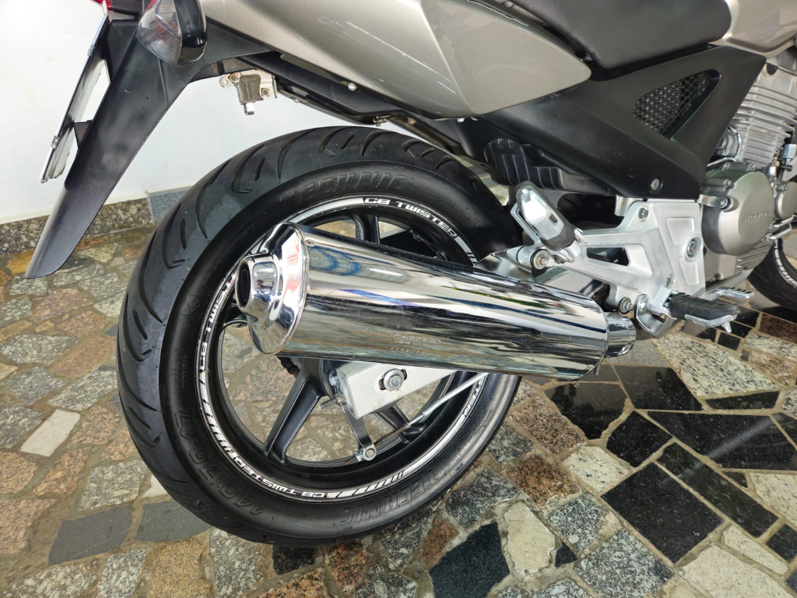 
								TWISTER 250 2008 full									