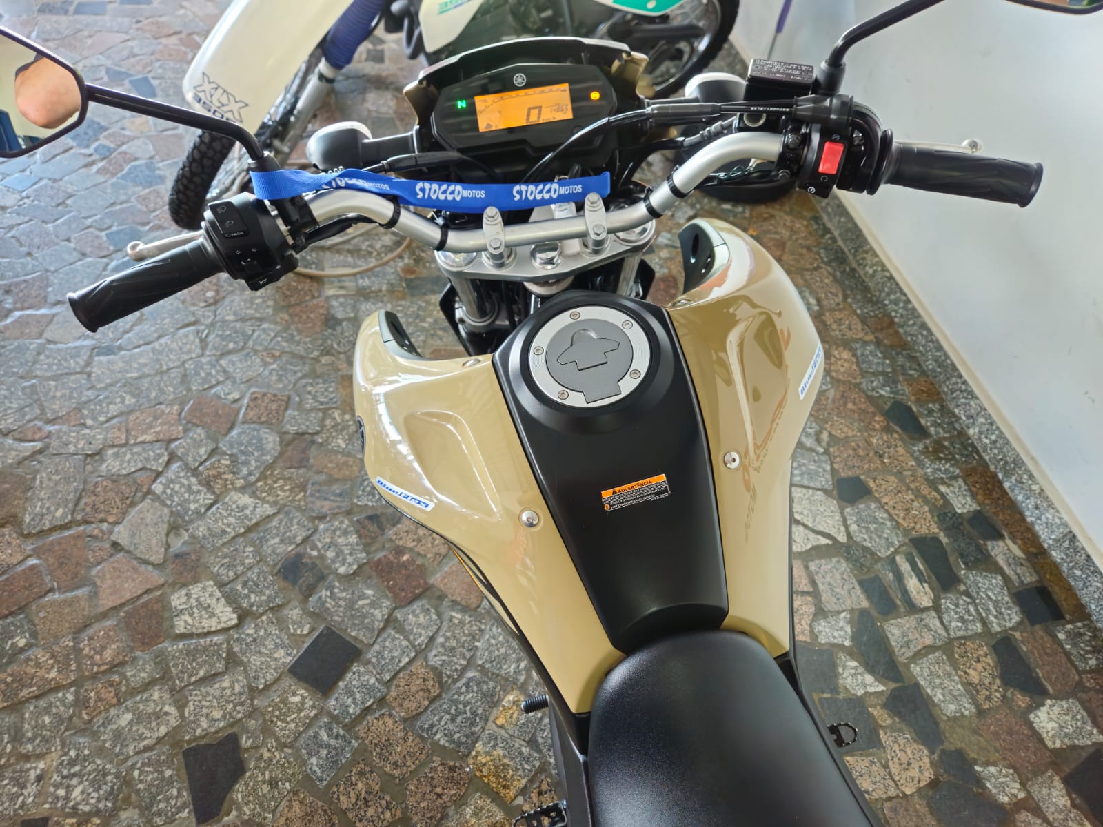 
								LANDER 250 2024 BEGE full									