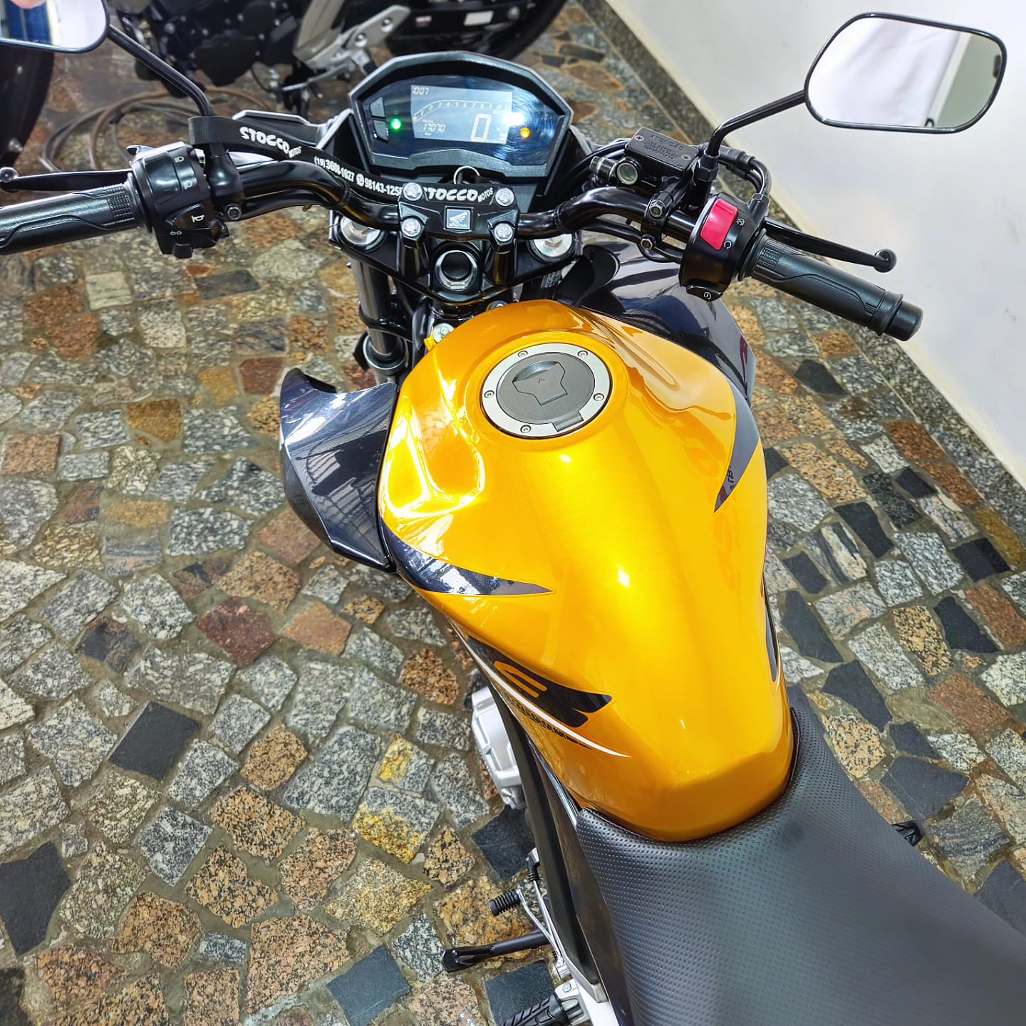 
								CB TWISTER 250 ABS 2020 full									