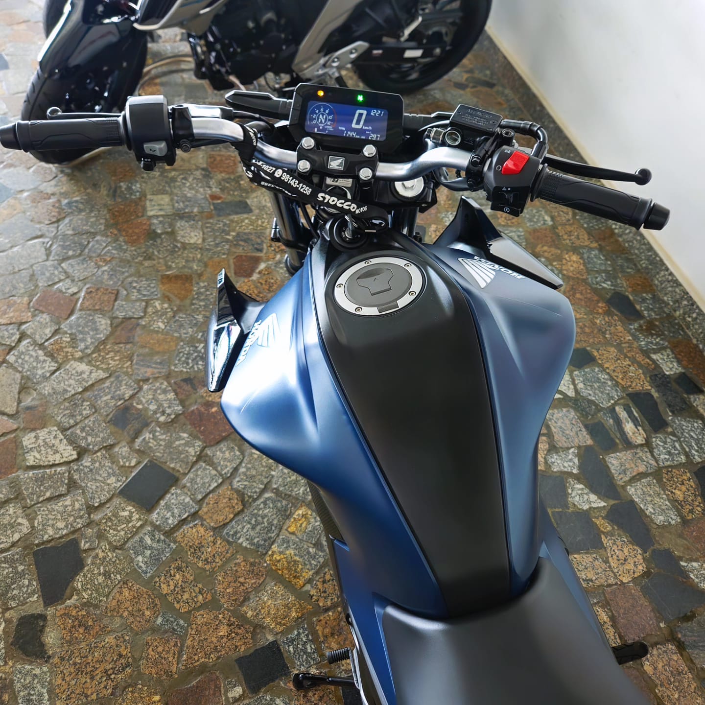 
								CB TWISTER 300 ABS 2025 AZUL full									