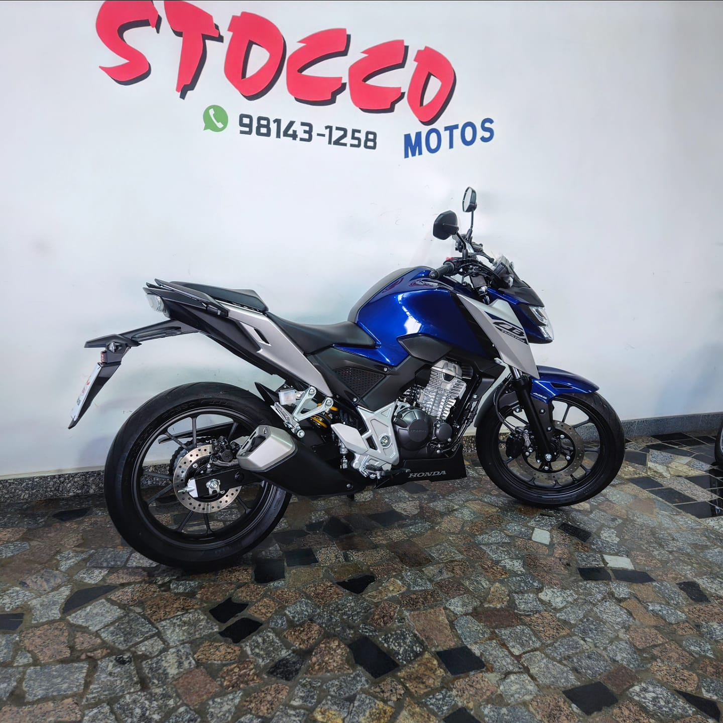 
								CB TWISTER 300 ABS 2026 full									
