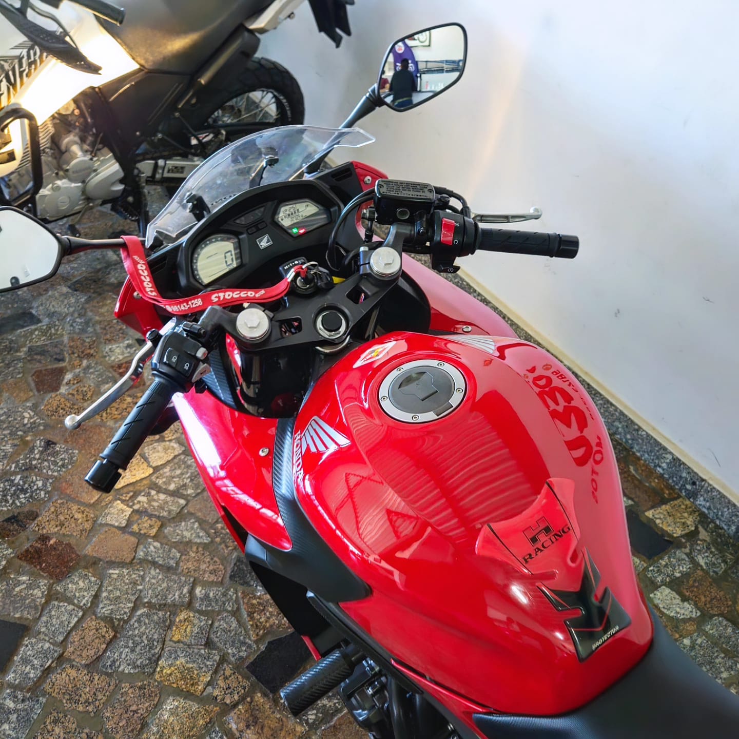 
								CBR 650F 2015 full									